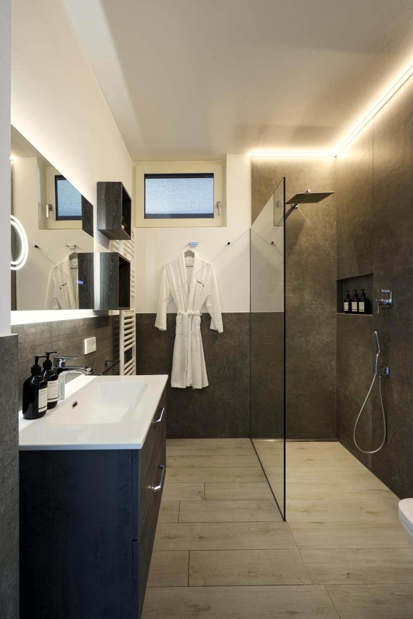 Salvatorehomes - Luxurious Dreamview Waterfront Apartment In Torri Del Benaco With Pool - Casa Azura - A 5 Star Luxury Collection At Lake Garda Exterior foto