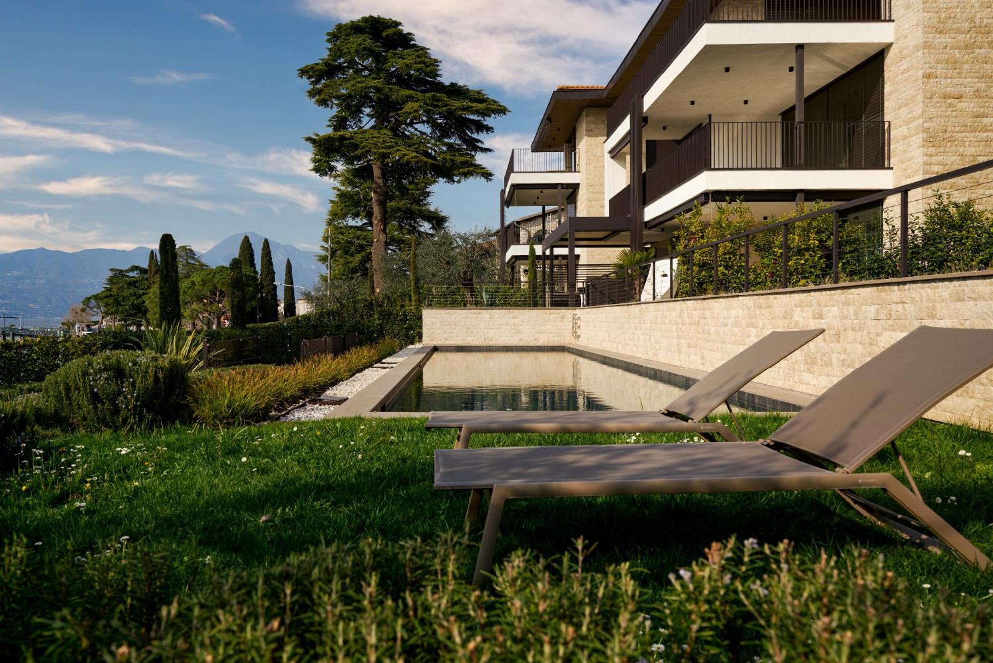Salvatorehomes - Luxurious Dreamview Waterfront Apartment In Torri Del Benaco With Pool - Casa Azura - A 5 Star Luxury Collection At Lake Garda Exterior foto